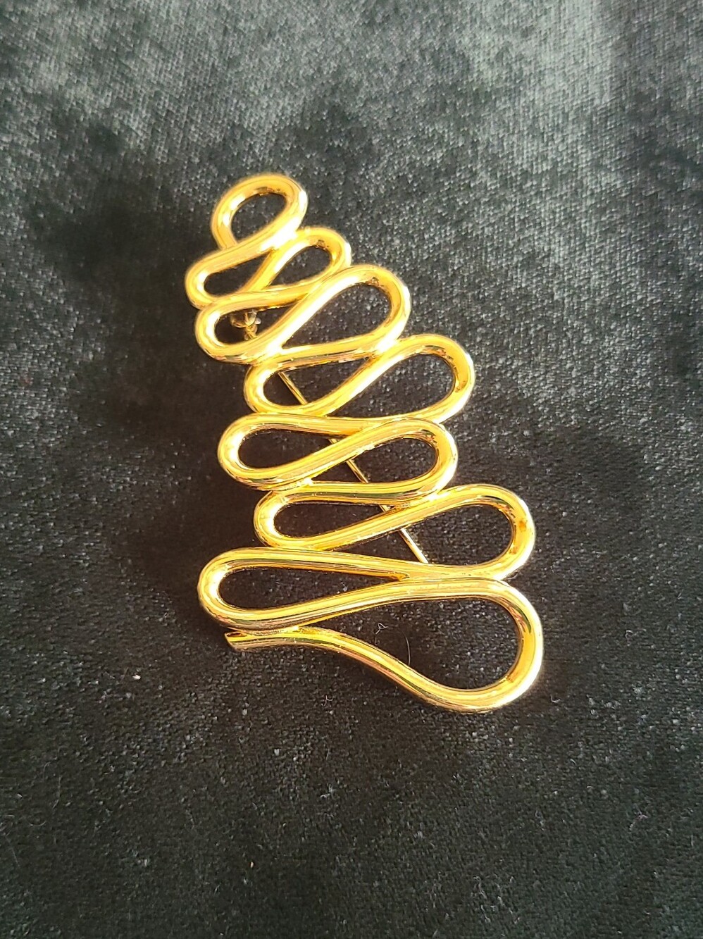 Gold-Tone Wave Brooch Clip